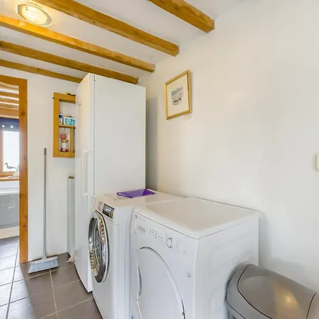 The Place 2b Holiday home Tresmeer